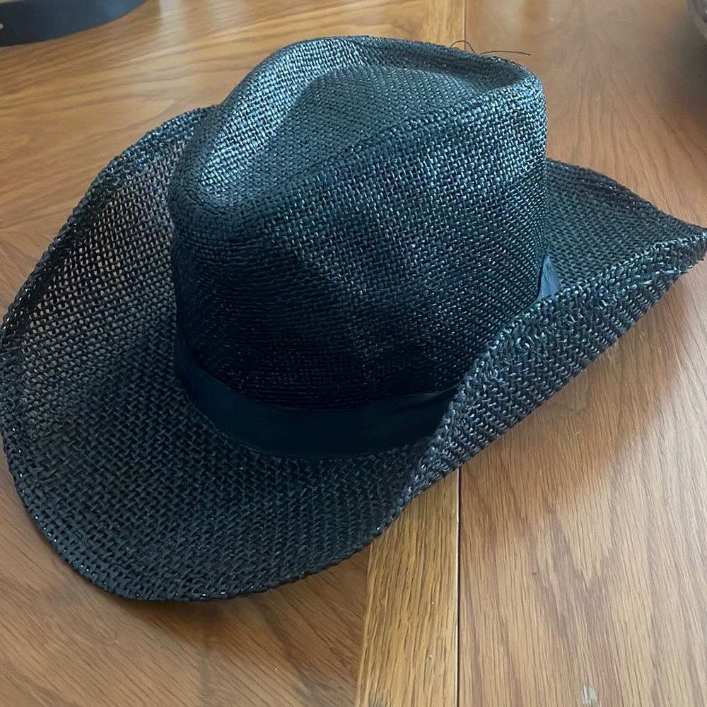Black straw cowboy hat